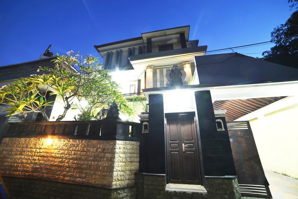 Ganggas Homestay 짐바란 외부 사진